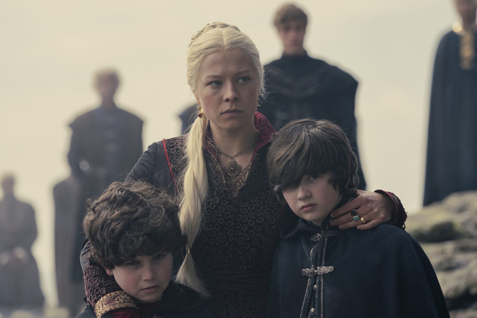 Rhaenyra e seus filhos no episódio 7 de A Casa do Dragão