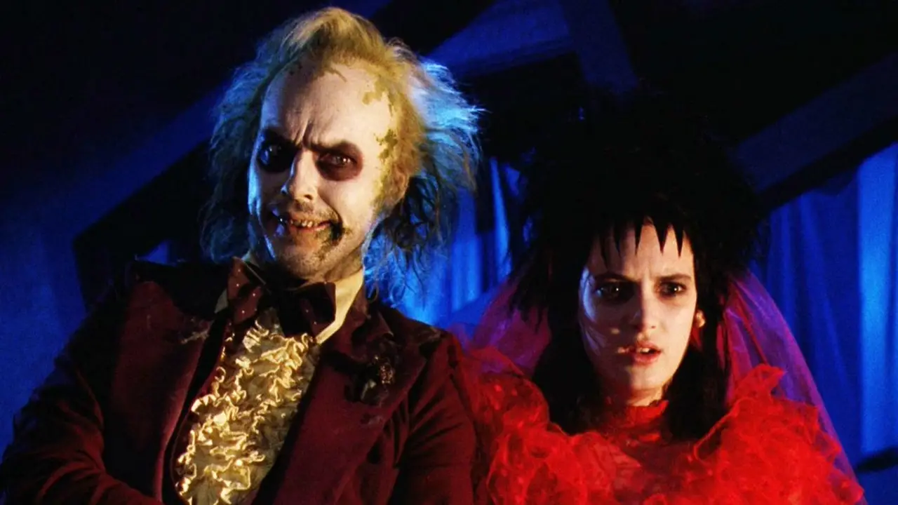 Imagem dos atores Michae Keaton e Winona Ryder em Os Fantasmas se Divertem