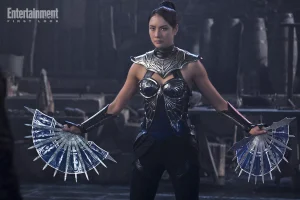 Adeline Rudolph como Kitana em Mortal Kombat 2
