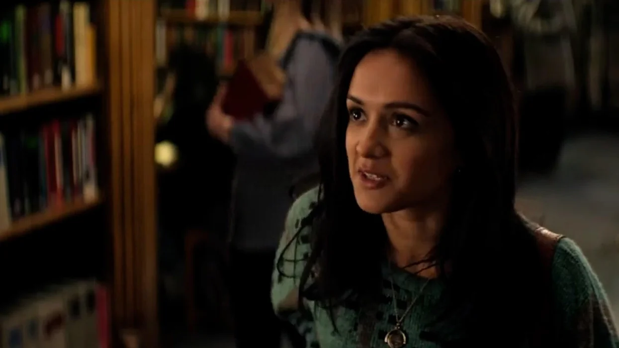 Amy-Leigh Hickman como Nadia
