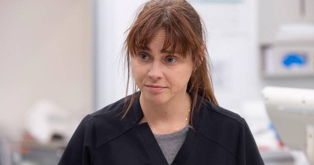 Dr. McKay (Fiona Dourif)