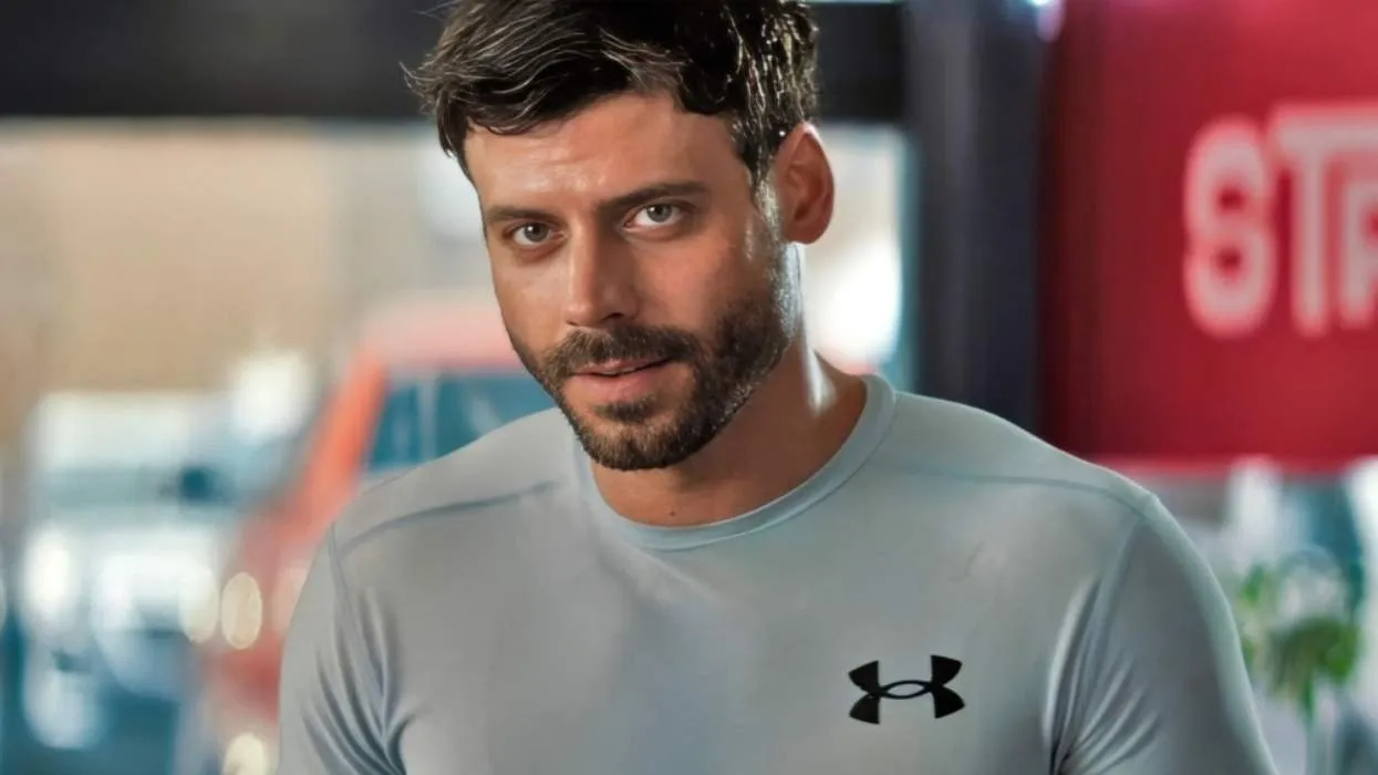 François Arnaud como Scott Hunter