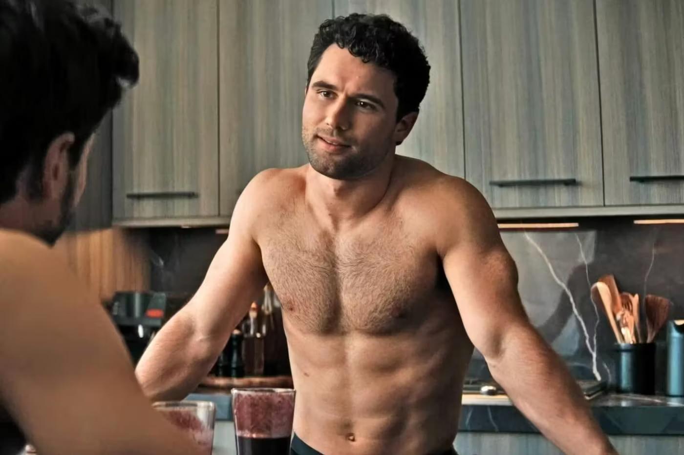 Robbie GK como Kip Grady
