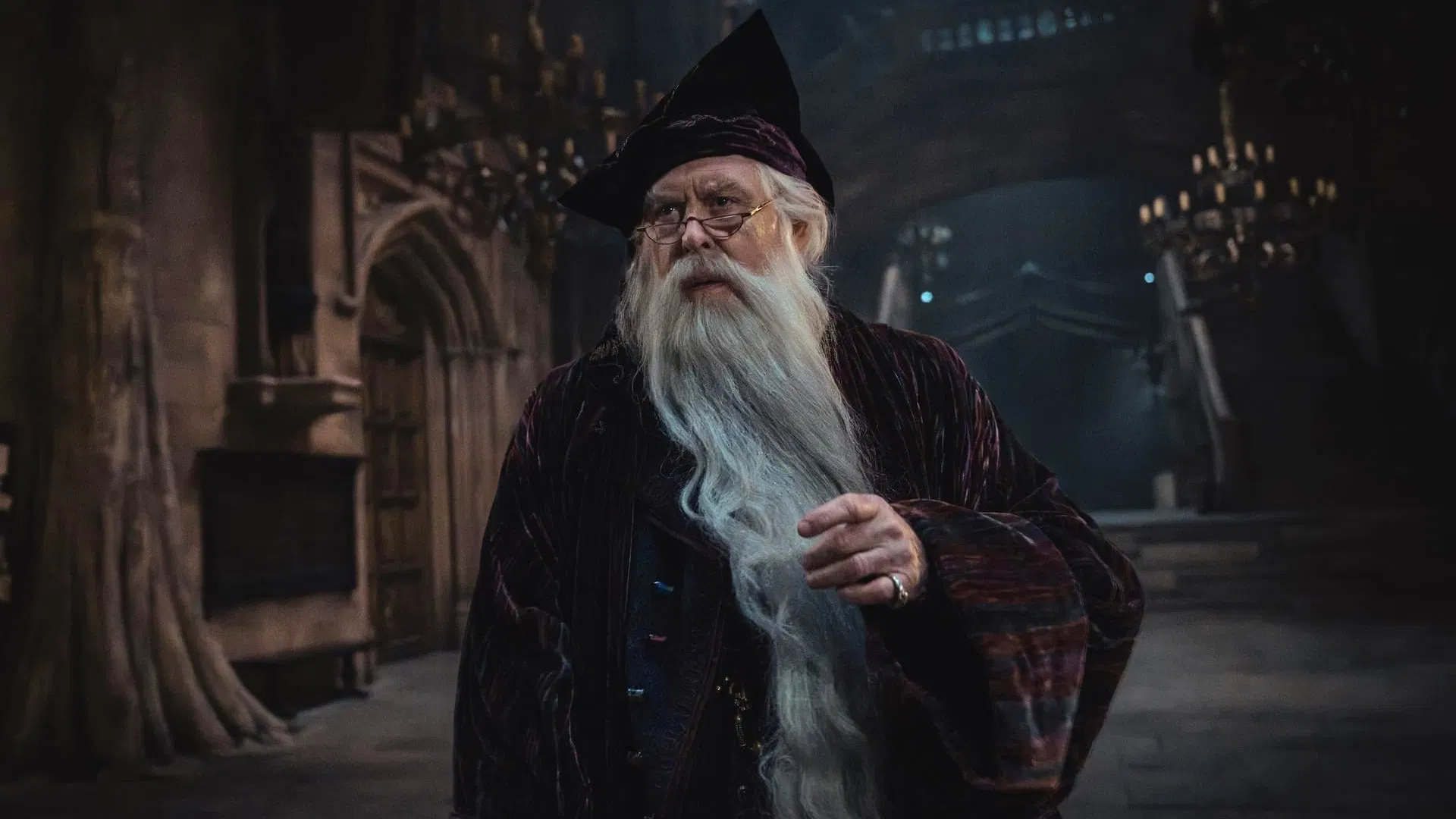 John Lithgow no papel de Alvo Dumbledore